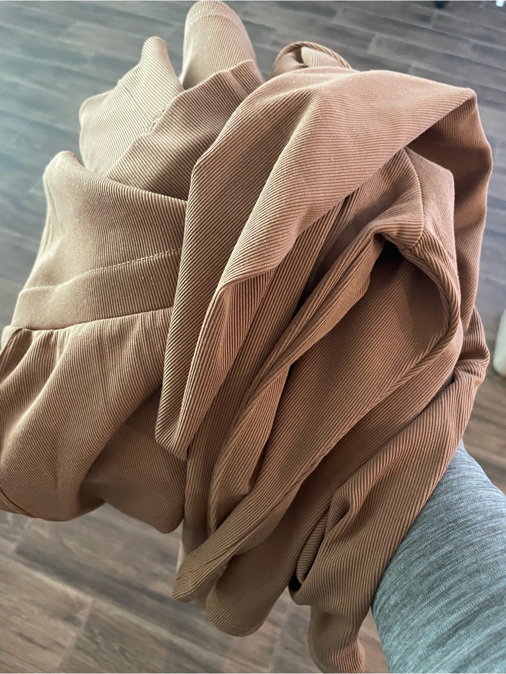Women's Two-Piece Long Sleeve Crop Top & High-Waist Pants Set — Tan/Camel - Picture 4 of 5